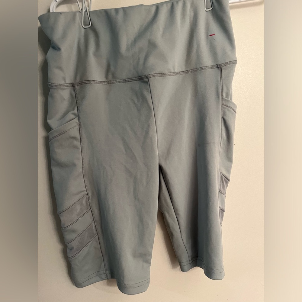 shorts legging material with pockets - Picture 2 of 3